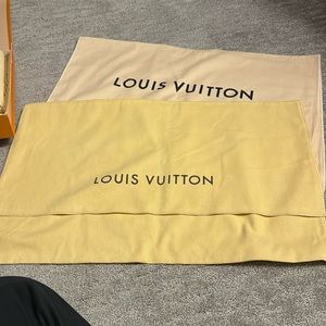 Two pieces dust bags